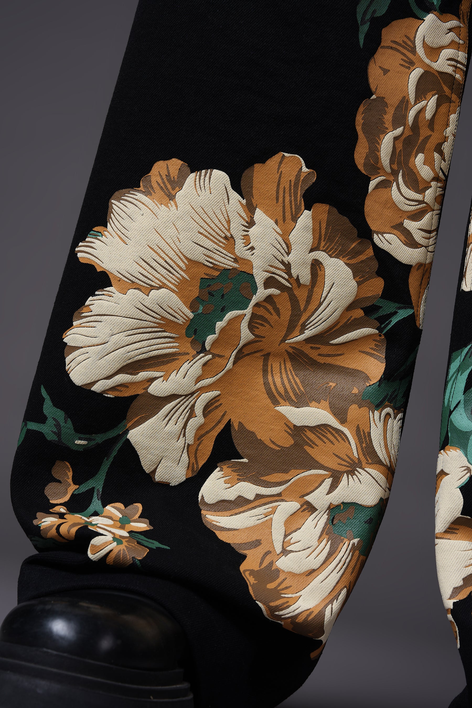 THE DARK PETALS DENIM